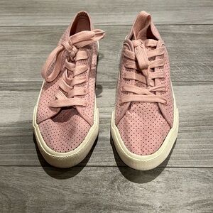 UNIVERSAL THREAD Pink Suede Like Sneakers, Size 7